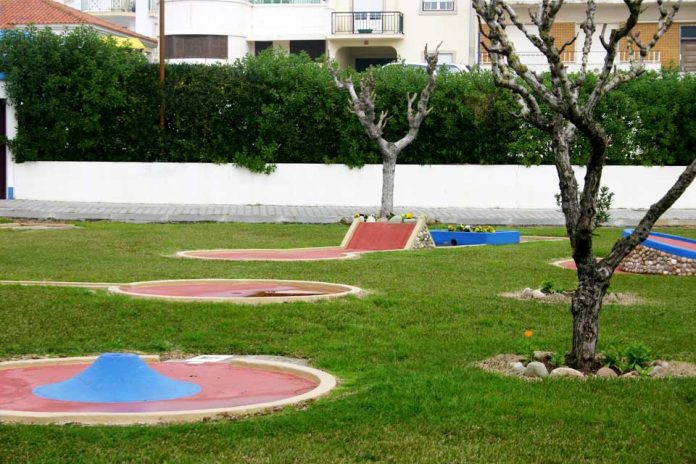minigolfe areia branca lourinha